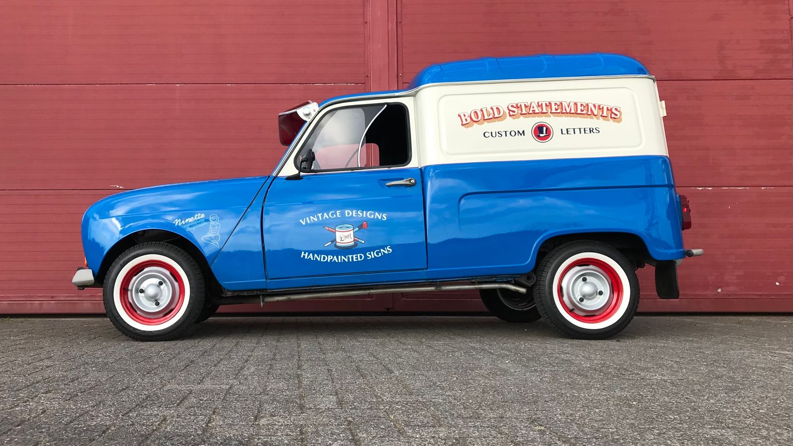 Profile picture of a Renault van painted blue, white and with lettering for Bold Statements on the side.