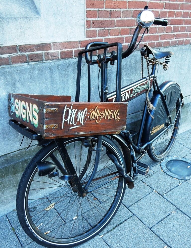 I knew I was at the right place for the opening night party when I spotted the Amsterdam Sign Painters’ bike.