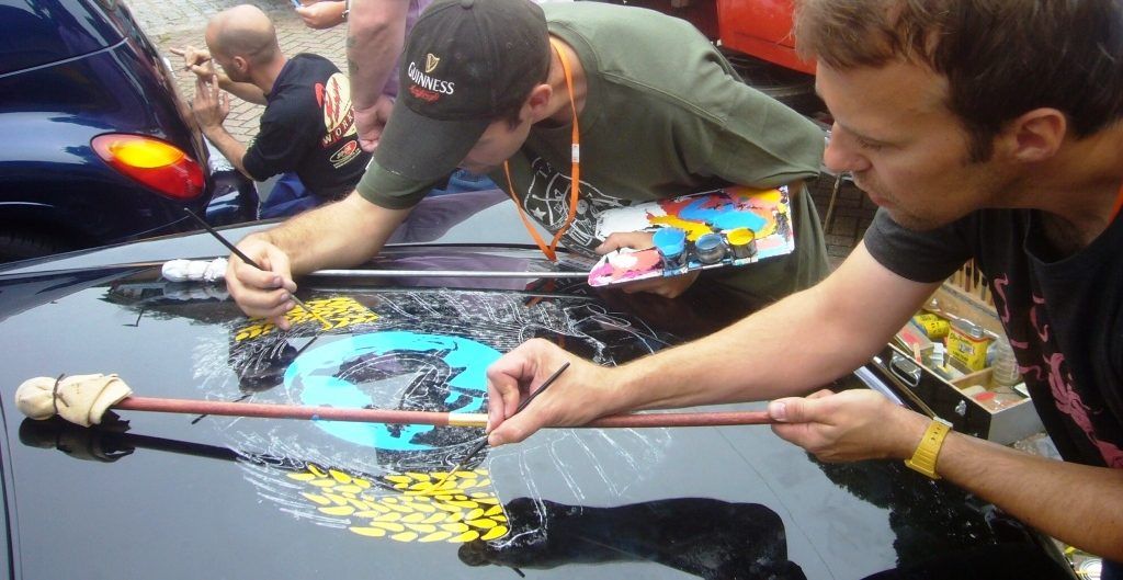 Decorating the hood in the car park.