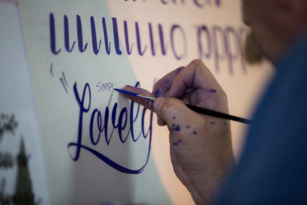 ‘Lovely’, Mike Meyer painting during his workshop at Colossal. (Photo: Christa Lindahl / Colossal Media.)