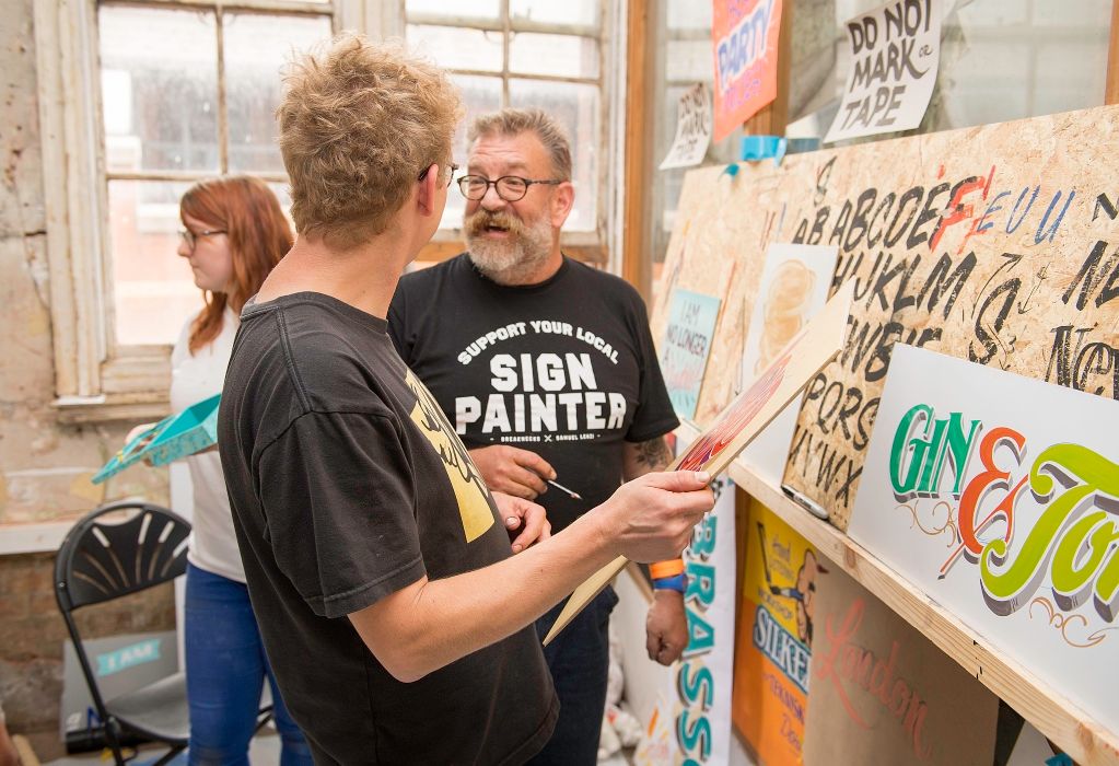 At its heart the Letterheads movement is about supporting and nurturing the next generation of sign painters and lettering professionals. Mike Meyer set a project for the ‘newbies’ in the 1 Shot Novice Room, with the support of a team of eight experienced hands across the four days.