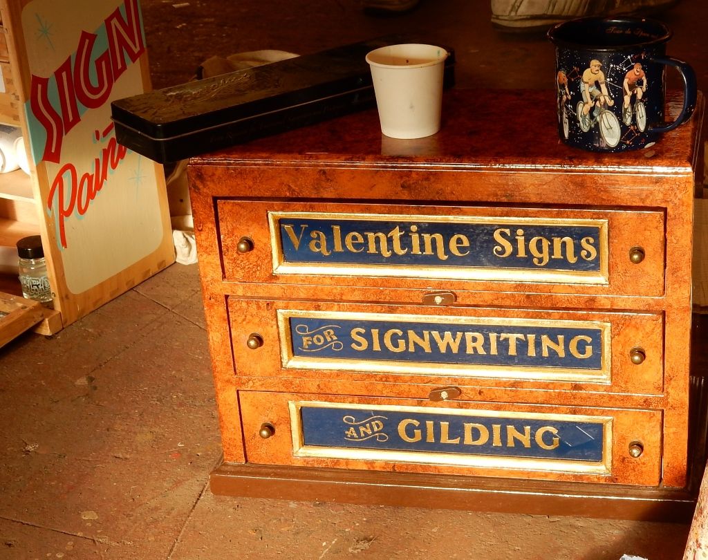 Aaron Stephens‘ brush box.