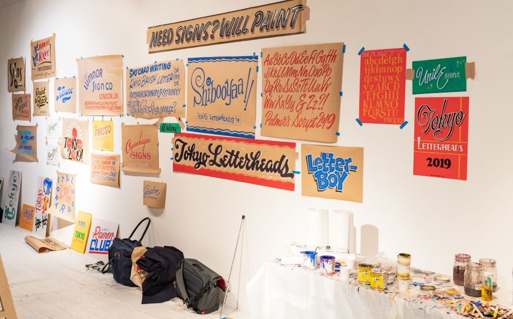 Impromptu paper signs exhibition (Photo: RIO)
