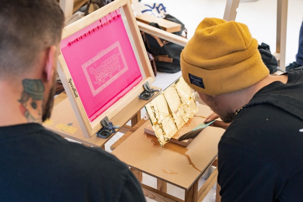 Glass gilding with Sure Hand Signs (Photo: RIO)